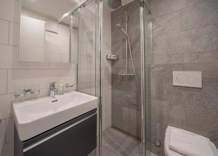 Viktoria A44 By Vacations, Exklusives App Im Zentrum Mit Privater Garage & Panoramablick